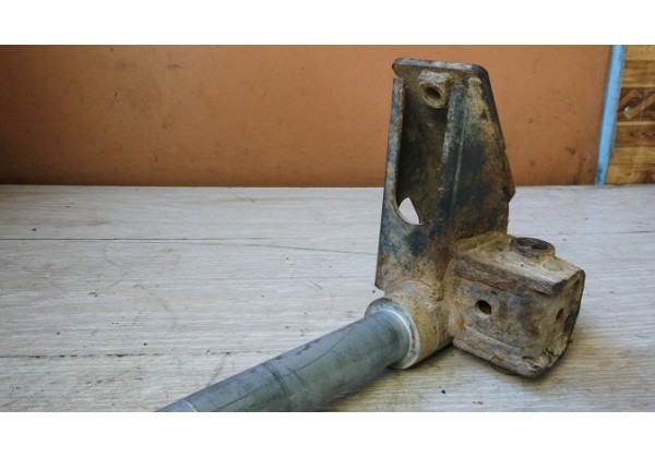 Болт переднього ричага лівий Renault Master II, 7700308892